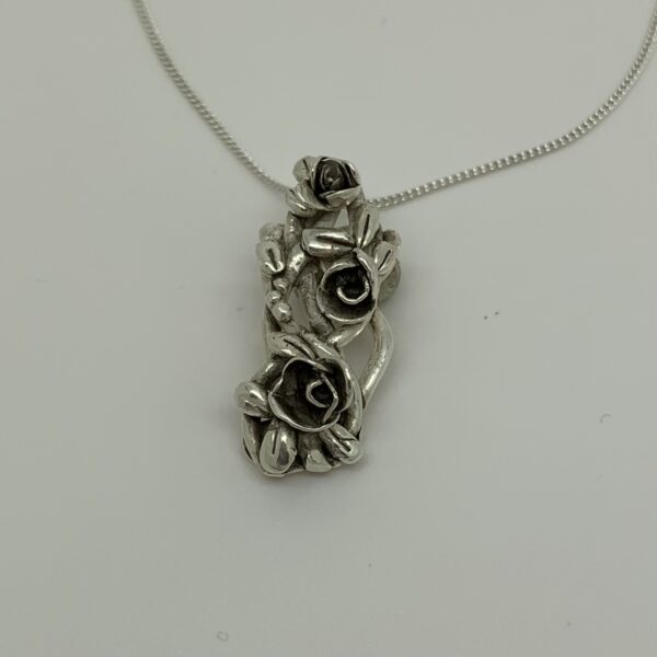 /pressyrosetotemnecklace