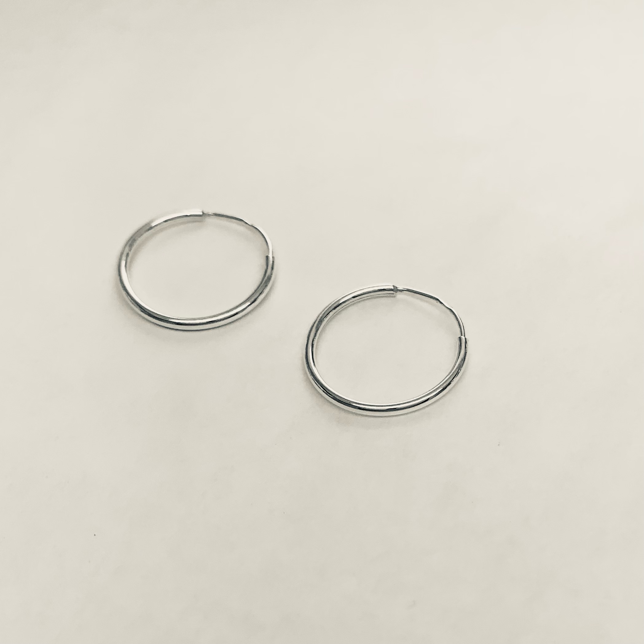 TinyEndlessHoopEarrings/